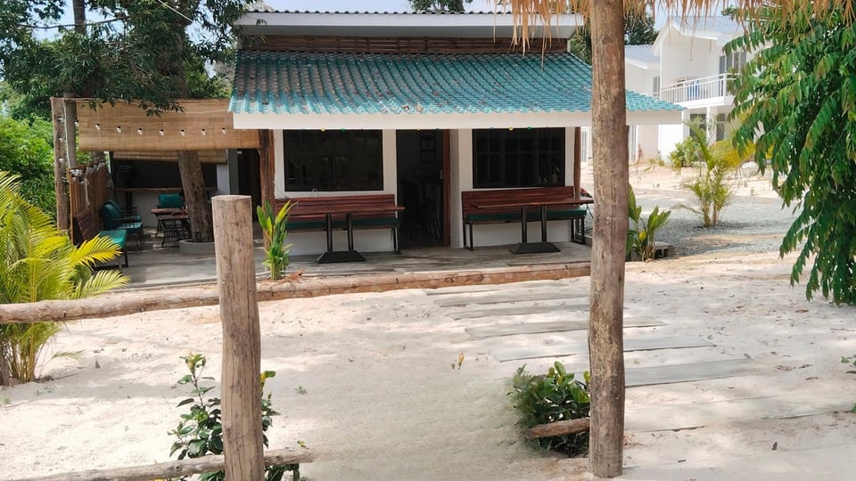 Long Set New-Build F&B — Long Set Beach, Koh Rong